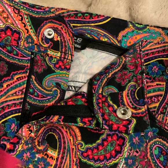 Attyre New York Paisley Multicolor Pants in Size 6 - Picture 6 of 8